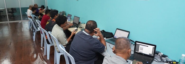 En. Man Laptop Repair