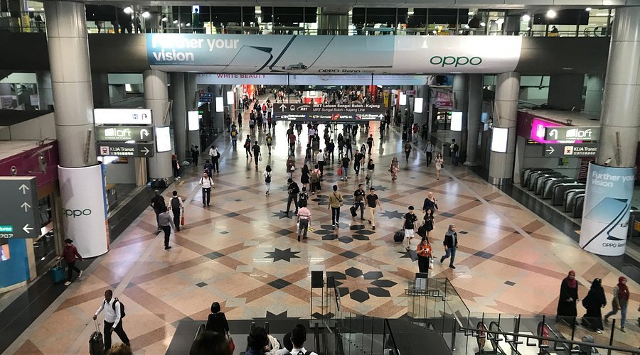 交通枢纽型购物区